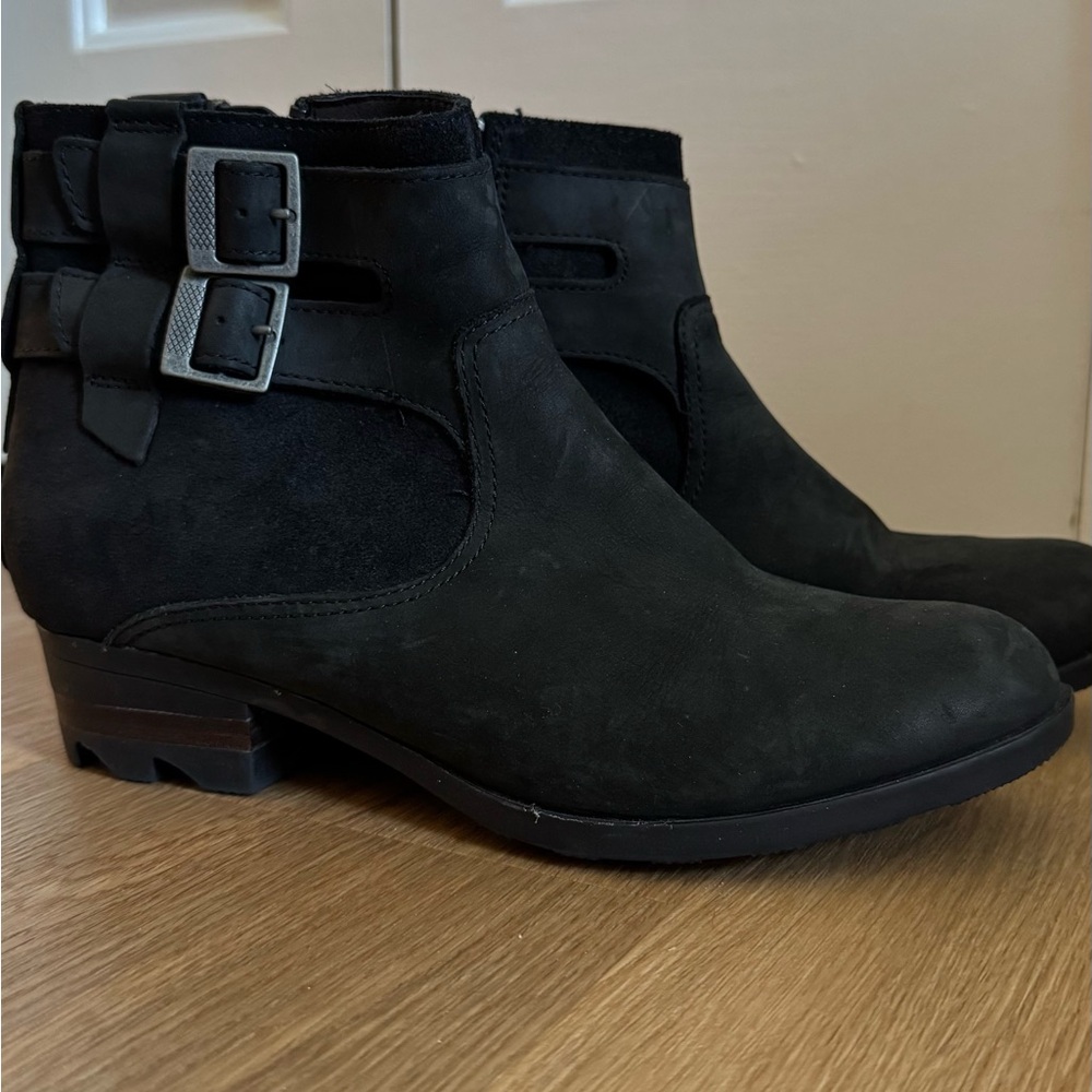 Sorel Black Ankle Boots - women’s size 9